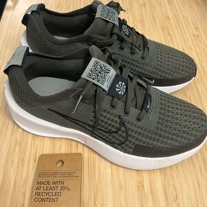 Nike Interact Run green